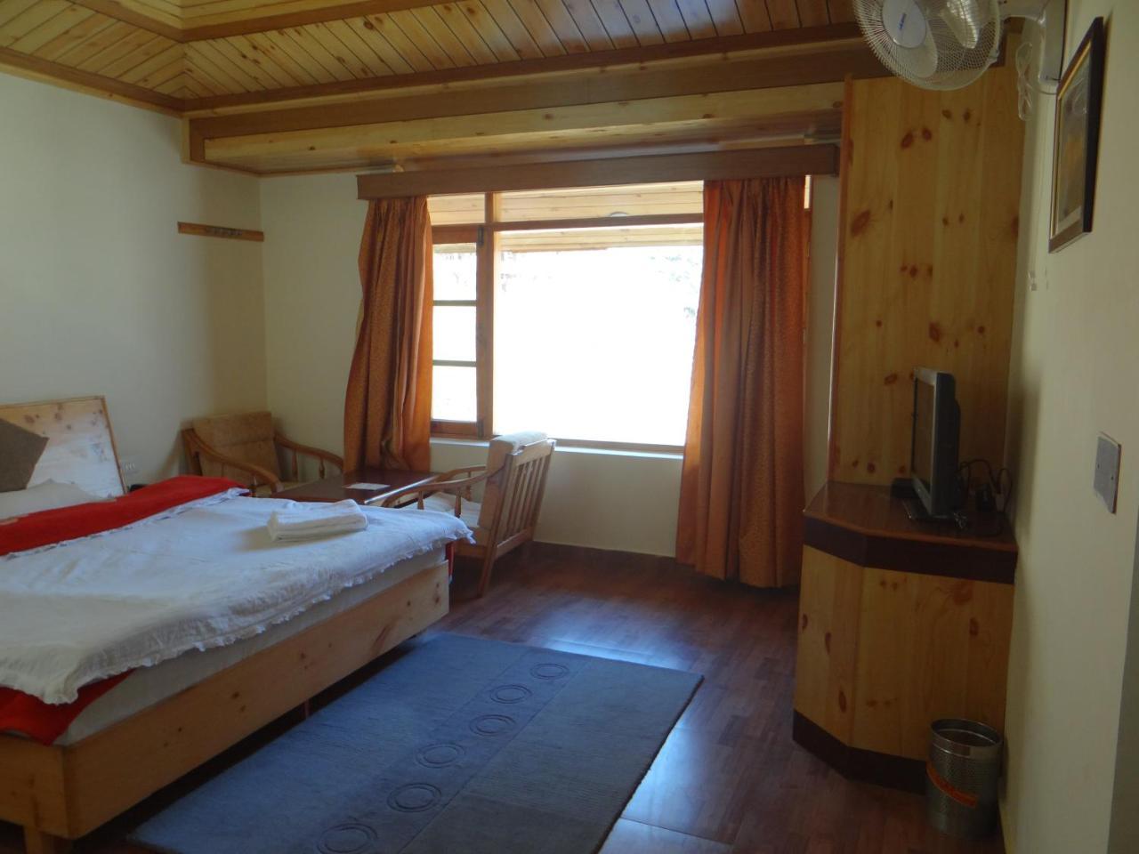Hotel Mountain Trail Manali Экстерьер фото