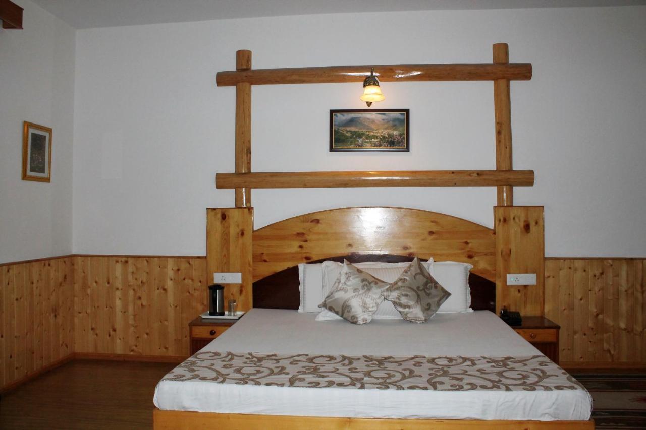 Hotel Mountain Trail Manali Экстерьер фото