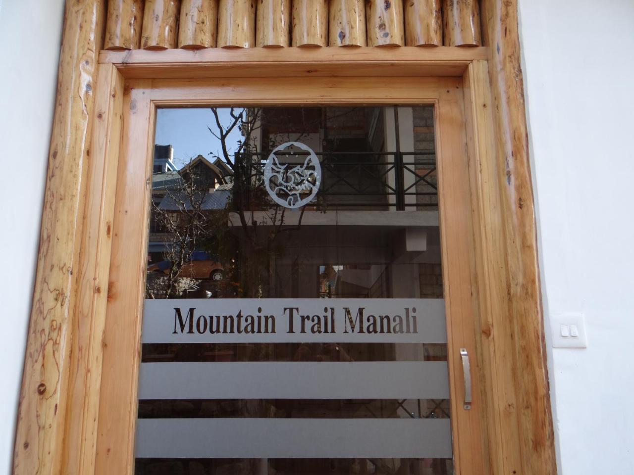 Hotel Mountain Trail Manali Экстерьер фото